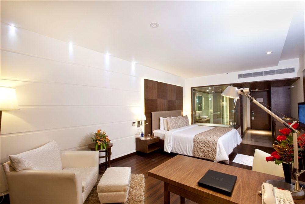 Goldfinch Hotel Bangalore Exterior foto