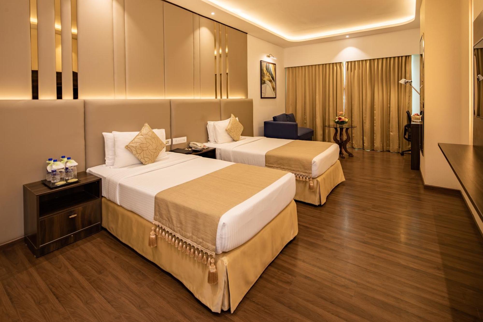 Goldfinch Hotel Bangalore Exterior foto