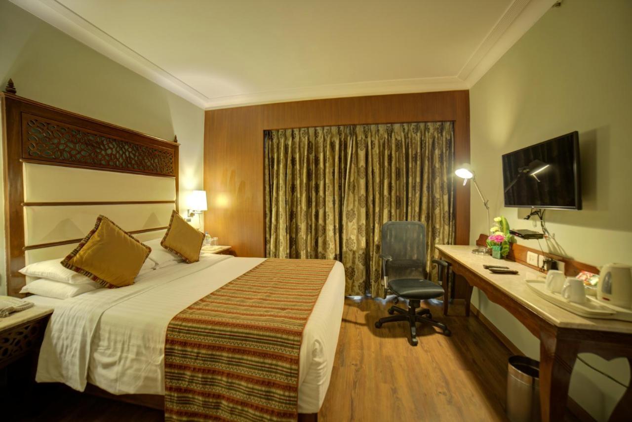 Goldfinch Hotel Bangalore Exterior foto