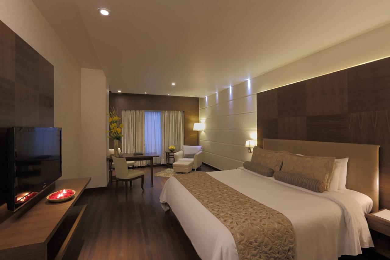 Goldfinch Hotel Bangalore Exterior foto