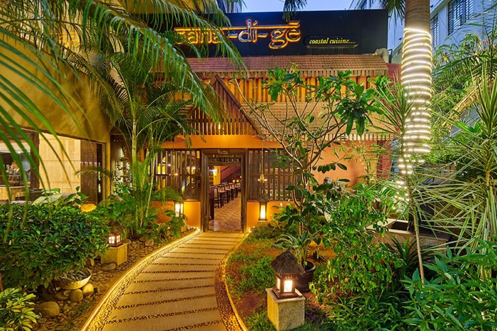 Goldfinch Hotel Bangalore Exterior foto