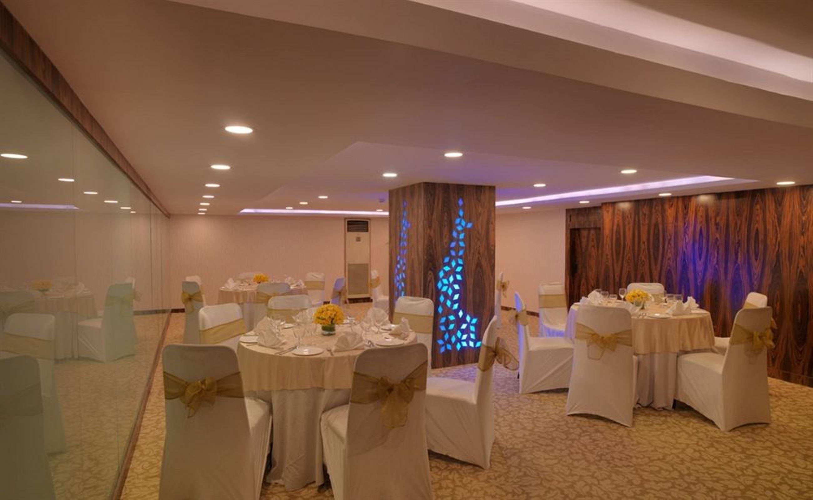 Goldfinch Hotel Bangalore Exterior foto