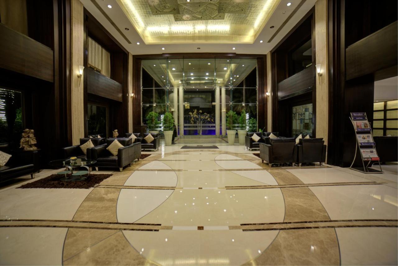 Goldfinch Hotel Bangalore Exterior foto